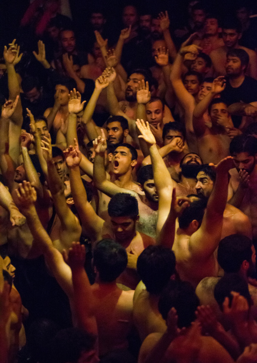 Iranian Shiite Muslim Mourners From The Mad Of Hussein Community Chanting And Self-flagellating During Muharram, Isfahan Province, Kashan, Iran