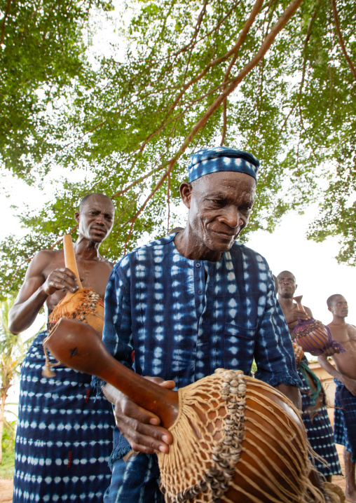 Musicians with shakers performing during a Goli sacred mask dance in Baule tribe, Région des Lacs, Bomizanbo, Ivory Coast