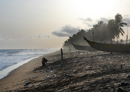 Children on the beach in N’zima fishermen village, Sud-Comoé, Grand-Bassam, Ivory Coast