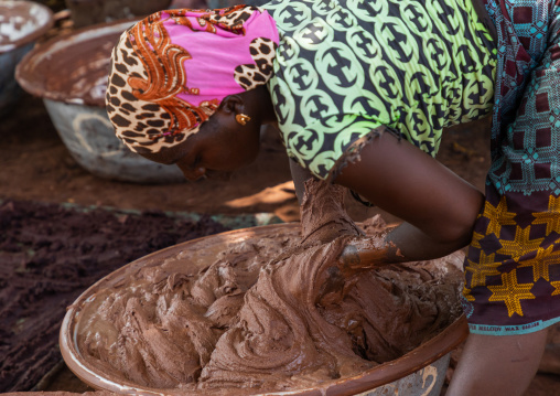 Senufo woman prepairing shea butter in a traditional karité factory, Savanes district, Tcheregnimin, Ivory Coast