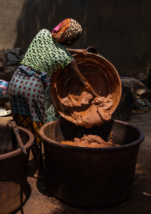 Senufo woman prepairing shea butter in a traditional karité factory, Savanes district, Tcheregnimin, Ivory Coast