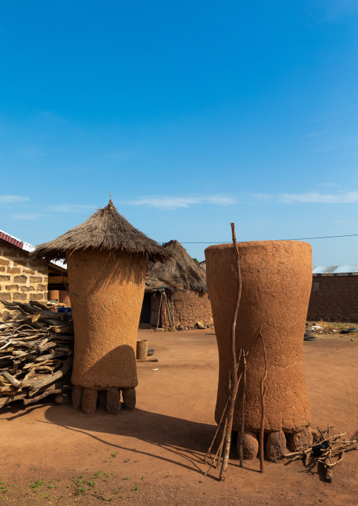 Adobe granaries with thatched roofs, Savanes district, Niofoin, Ivory Coast