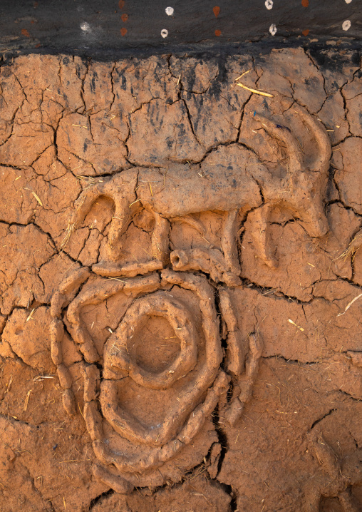 Antelop decoration on the muddy wall of a Senufo fetish house, Savanes district, Niofoin, Ivory Coast