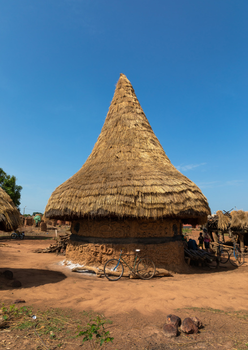 Senufo fetish house whose roof gets a new layer every year, Savanes district, Niofoin, Ivory Coast