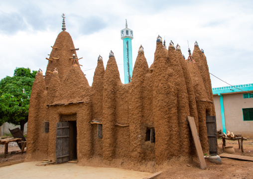 The 17th century sudano-sahelian mosque in front of the modern mosque, Savanes district, Kouto, Ivory Coast