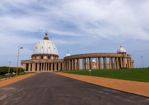 Our lady of peace basilica christian cathedral built by Félix Houphouët-Boigny, Région des Lacs, Yamoussoukro, Ivory Coast