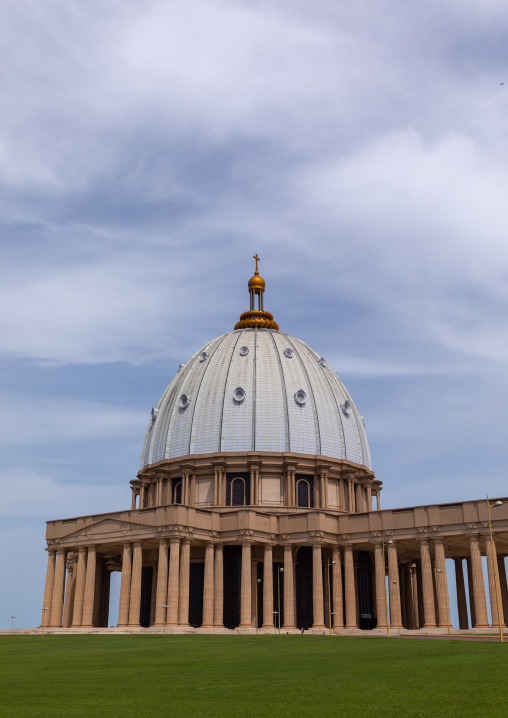 Our lady of peace basilica christian cathedral built by Félix Houphouët-Boigny, Région des Lacs, Yamoussoukro, Ivory Coast