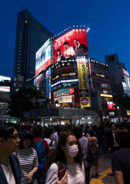 Shibuya crossing at night, Kanto region, Tokyo, Japan