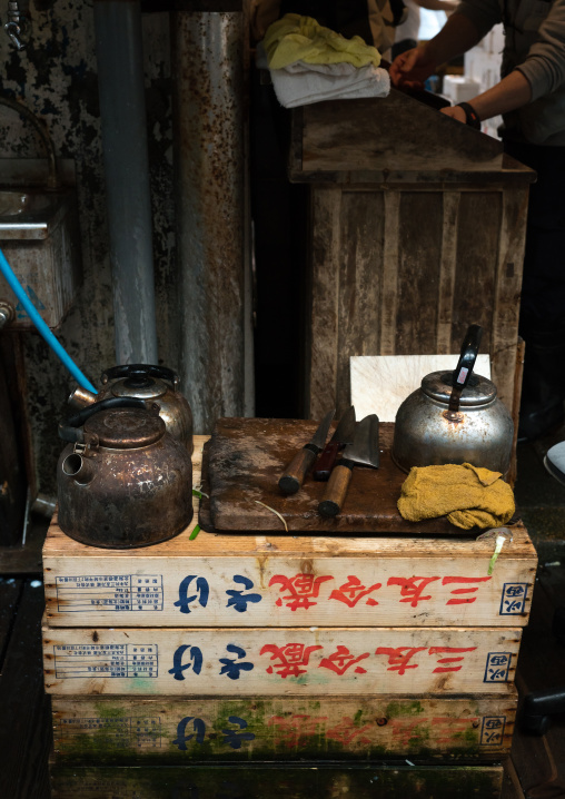 Teapots in tsukiji fish market, Kanto region, Tokyo, Japan