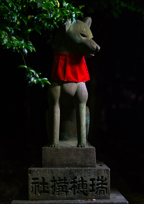 God fox statue in fushimi inari shrine, Kansai region, Kyoto, Japan