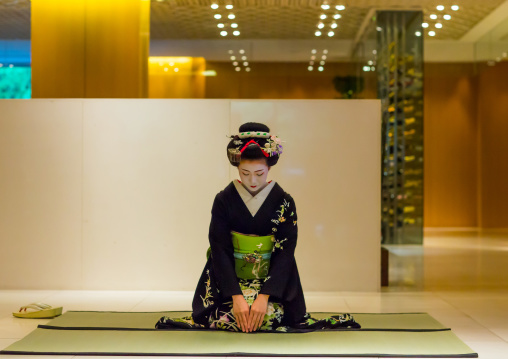 Maiko in hayatt hotel hall, Kansai region, Kyoto, Japan