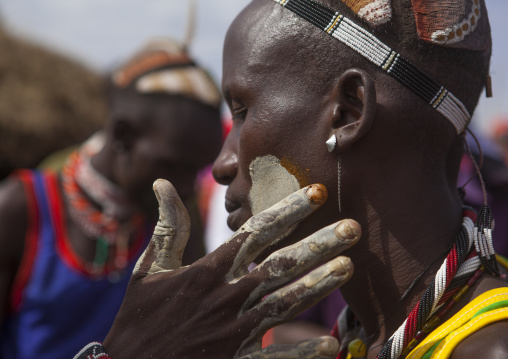 Men make up in dassanech tribe, Turkana lake, Loiyangalani, Kenya