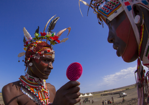 Portrait of rendille warriors applying make up, Turkana lake, Loiyangalani, Kenya