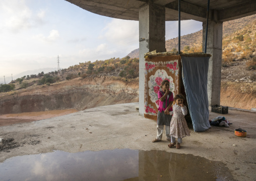 Yazidi Refugees From Sinjar Living In An Under Construction Building, Duhok, Kurdistan, Iraq