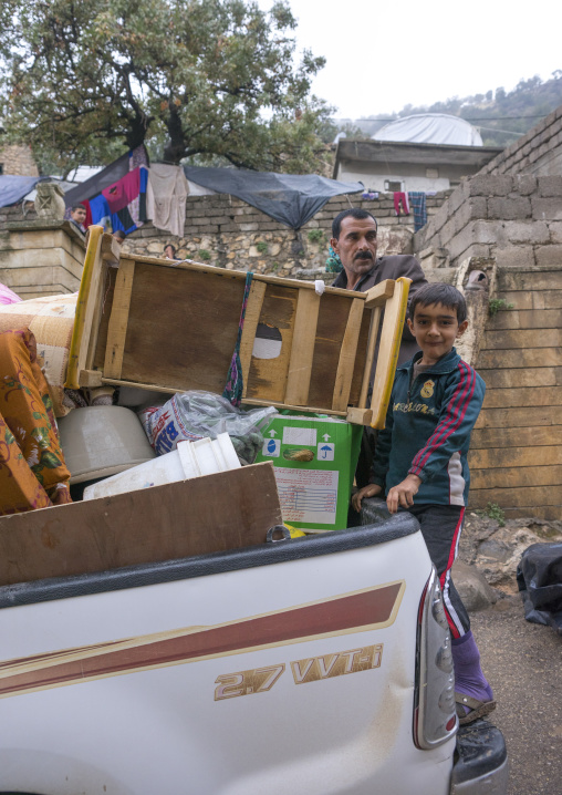 Iraqi Yazidis Fleeing From Sinjar To Lalesh, Kurdistan, Iraq