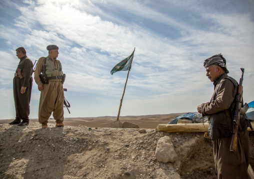 Kurdish Peshmergas On The Frontline, Kirkuk, Kurdistan, Iraq