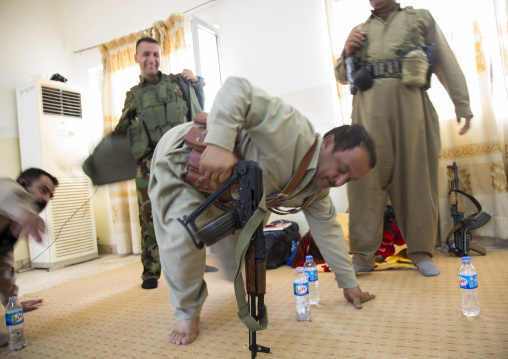 Kurdish Peshmergas Veterans On The Frontline, Kirkuk, Kurdistan, Iraq