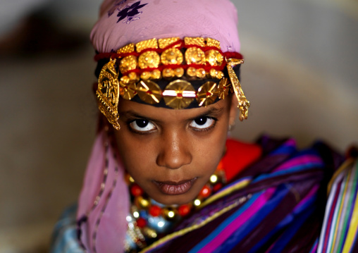 Tuareg girl in traditionnal clothing, Tripolitania, Ghadames, Libya