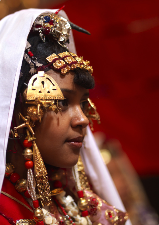 Tuareg girl in traditional clothing, Tripolitania, Ghadames, Libya