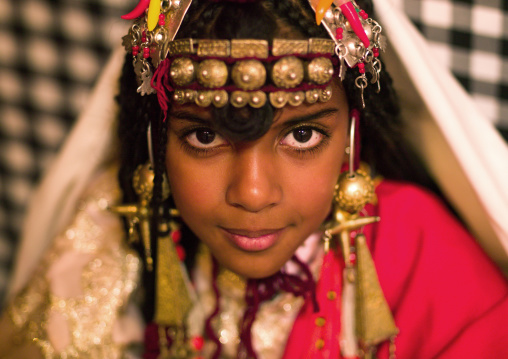 Tuareg girl in traditional clothing, Tripolitania, Ghadames, Libya