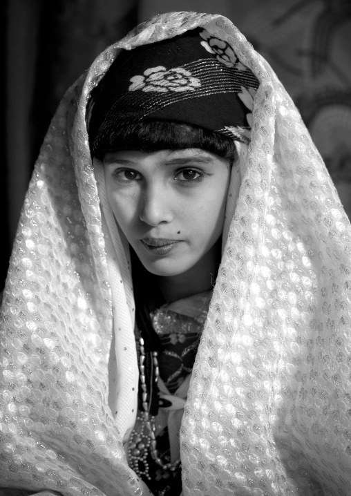 Tuareg girl in traditional clothing, Tripolitania, Ghadames, Libya