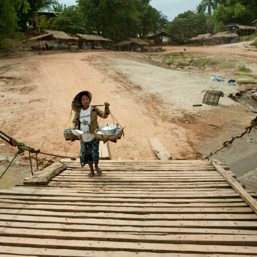 Ferry on mekong river, Phonsaad, Laos