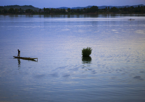 Fisherman on mekong river, Don khong island