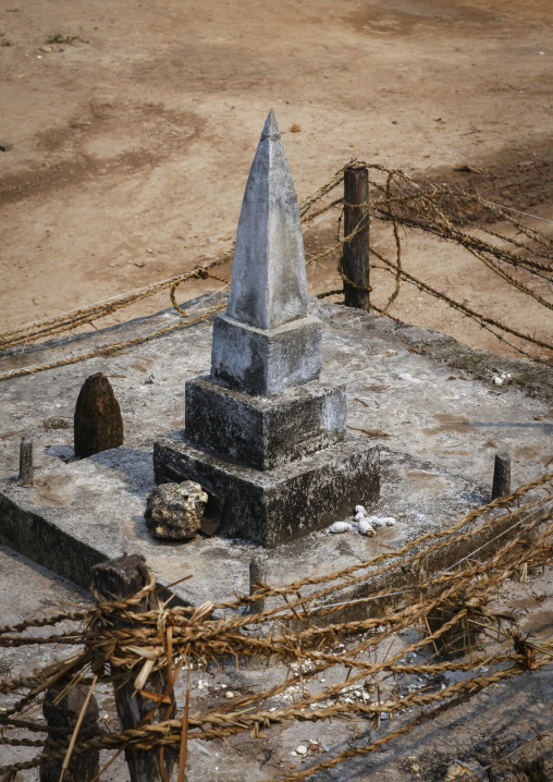 Lao lum grave, Houei xay, Laos