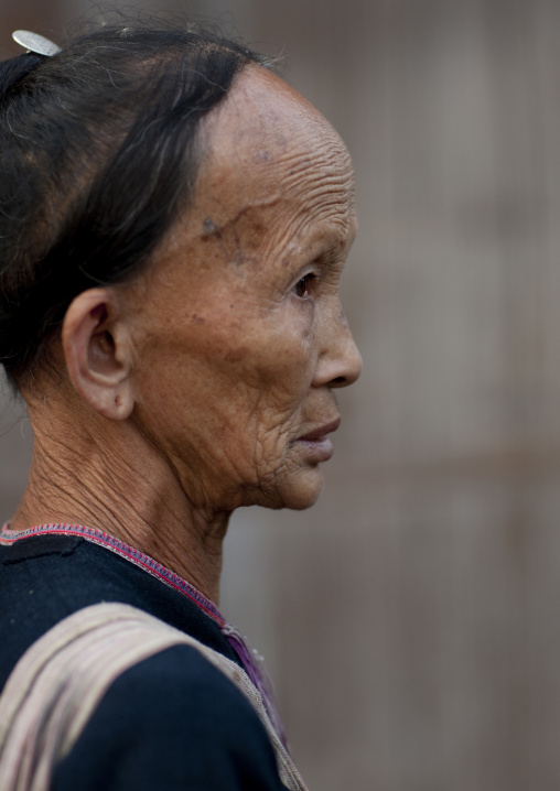 Lantaen minority old woman, Nam deng, Laos