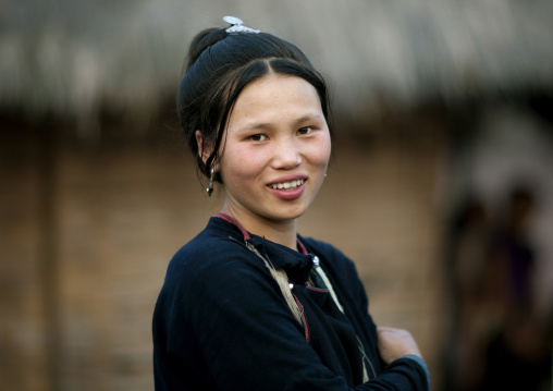 Smiling lantaen minority woman, Nam deng, Laos