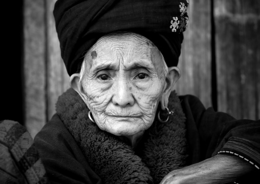 Yao minority old woman, Ban xay leck, Laos