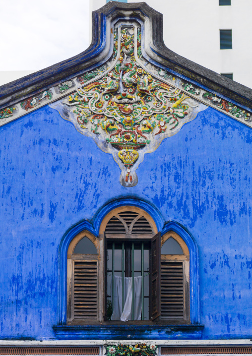 Bicycle Rickshaw In Front Of The Cheong Fatt Tze Chinese Mansion, George Town, Penang, Malaysia