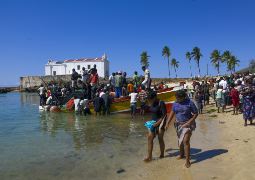 Fishermen Coming Back To The Beach, Island Of Mozambique, Nampula Province, Mozambique