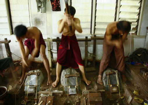 Gold Leaf Makers,mandalay, Myanmar