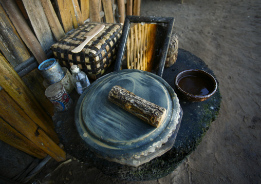 Thanaka Preparation, Bagan, Myanmar