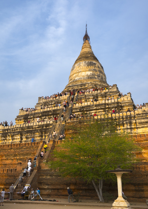 Tourists Waiting To View Sunset Line The Shwesandaw Pagoda, Bagan, Myanmar