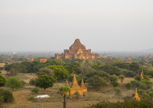 Bagan Plain Dotted With Thousands Of Temple Ruins, Bagan, Myanmar