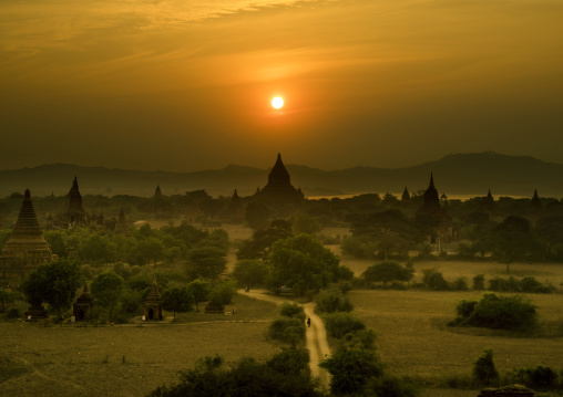 Bagan Plain Dotted With Thousands Of Temple Ruins, Bagan, Myanmar