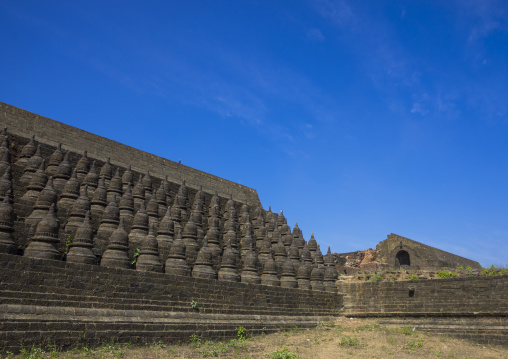 Stupas At Kothaung Temple, Mrauk U, Myanmar