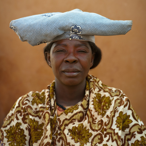 Herero Woman Dressed In Traditional Victorian Style, Opuwo, Namibie