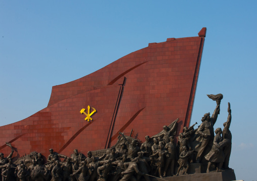 Statues of North Korean citizens in their anti-japanese revolutionary struggle in Mansudae Grand monument, Pyongan Province, Pyongyang, North Korea