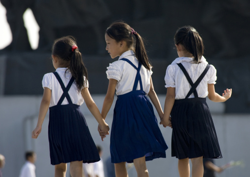 North Korean pioneers girls in Mansudae Grand monument, Pyongan Province, Pyongyang, North Korea