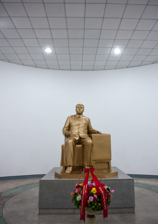 Kim il Sung statue in central history museum, Pyongan Province, Pyongyang, North Korea