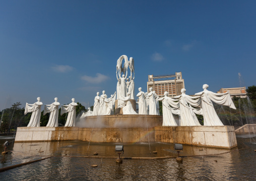 Mansudae fountain park dedicated to the glory of Kim il Sung with the statues performing a dance called snow falls, Pyongan Province, Pyongyang, North Korea