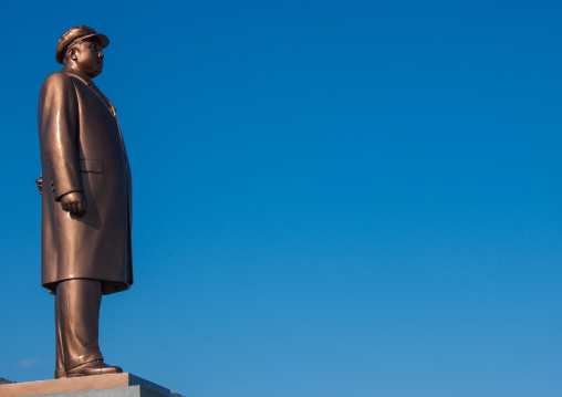 Dear leader Kim il Sung statue on main square, North Hamgyong Province, Chongjin, North Korea