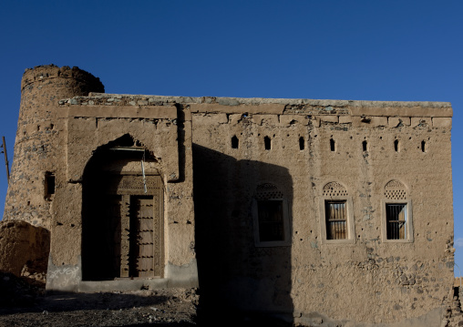 Old Omani House With Wooden Carved Door, Birkat Al Mauz, Oman