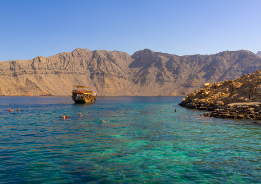 Tourists snorkelling in telegraph island, Musandam Governorate, Khasab, Oman