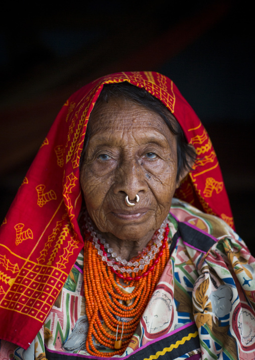 Panama, San Blas Islands, Mamitupu, Portrait Of An Old Kuna Tribe Woman