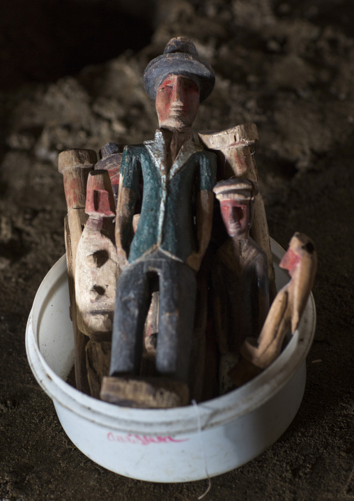 Panama, San Blas Islands, Mamitupu, Nuchu Wood Statues Used By Shaman In Kuna Tribe