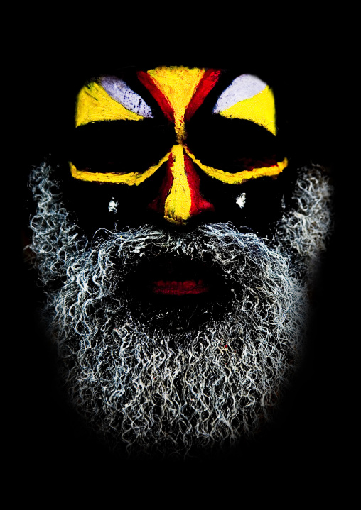 Highlander warrior with traditional makeup during a sing-sing ceremony, Western Highlands Province, Mount Hagen, Papua New Guinea